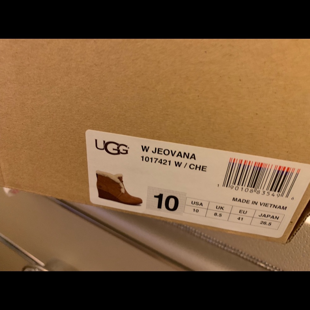 Uggs - Picture 4 of 4
